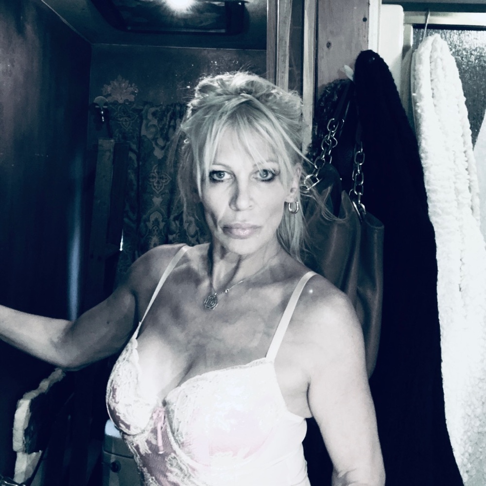 Meet your Posher, Gunner AKA Ilona